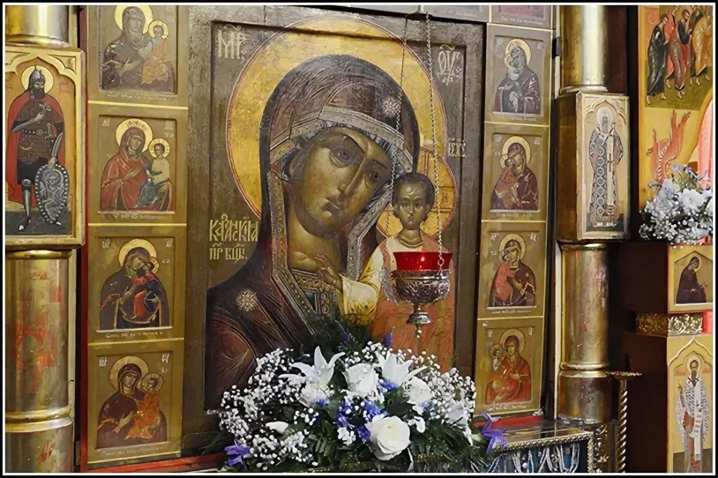 Казанская икона Божией матери в Казанском соборе на Красной площади в Москве